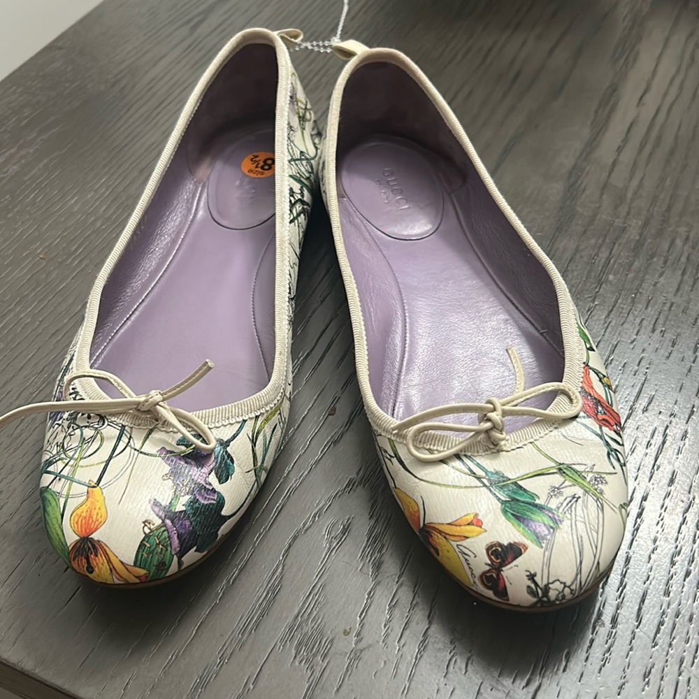 Gucci flat shoes